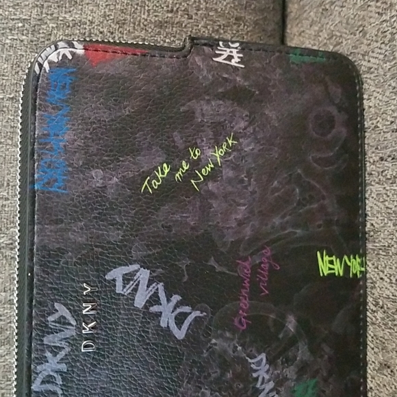 Nwt DKNY medium black graffiti wristlet. Retails $78 - Picture 5 of 9